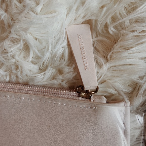Burberry pouch in baby pink🤍💕 - Picture 4 of 6
